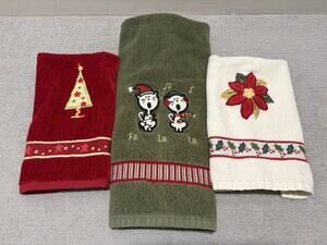 Ritz Towel Lot (3) Hand Bath Embroidered Christmas Poinsettia Holly Holiday